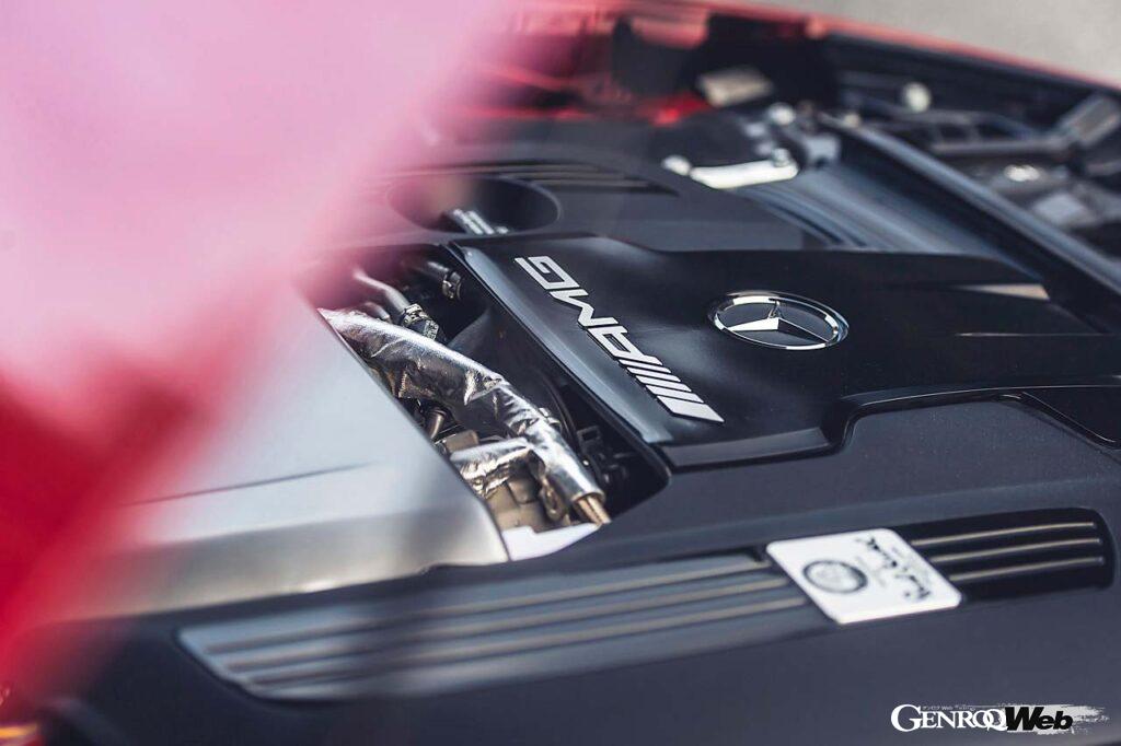 「4.0リッターV8のラグジュアリーコンバーチブル「メルセデス AMG SL」と「ベントレー コンチネンタル GTC」2台を比較」の2枚目の画像