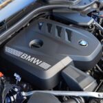 「【比較試乗】最新「BMW 5シリーズ」はリラックスして乗れる「523i」と怒涛の加速を見せる「i5 M60」でどちらを選ぶ？」の2枚目の画像ギャラリーへのリンク