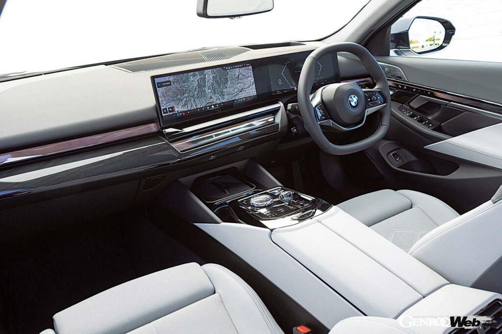 「【比較試乗】最新「BMW 5シリーズ」はリラックスして乗れる「523i」と怒涛の加速を見せる「i5 M60」でどちらを選ぶ？」の4枚目の画像