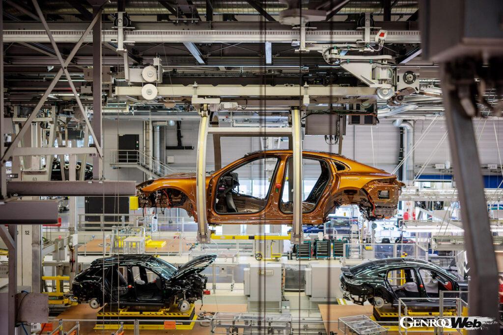 新型パナメーラを生産するポルシェ・ライプツィッヒ工場が、200万台目の車両をラインオフした。