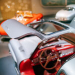「「メルセデス・ベンツ 300 SL クーペ」が起こしたセンセーションとは？「史上初のガルウィングドア採用市販車」」の4枚目の画像ギャラリーへのリンク
