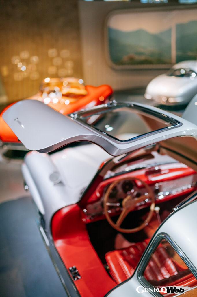 「「メルセデス・ベンツ 300 SL クーペ」が起こしたセンセーションとは？「史上初のガルウィングドア採用市販車」」の4枚目の画像