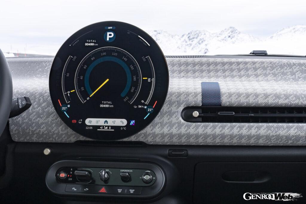 「フル電動「MINI クーパー SE」が雪上でも走行性能を発揮する理由は「フロア下のバッテリーが生む低重心」」の25枚目の画像