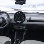 「フル電動「MINI クーパー SE」が雪上でも走行性能を発揮する理由は「フロア下のバッテリーが生む低重心」」の26枚目の画像ギャラリーへのリンク