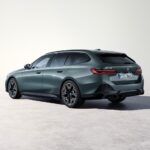 「新型「BMW 5シリーズ ツーリング」が日本販売開始「ステーションワゴン初フル電動モデルも」【動画】」の5枚目の画像ギャラリーへのリンク