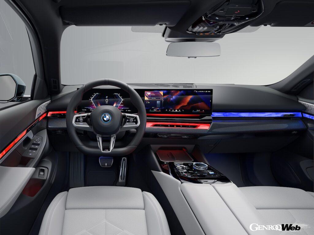 日本導入がスタートした「BMW i5 ツーリング」のインテリア。