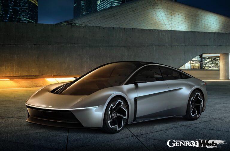 将来のフル電動4ドアサルーンを予告するコンセプトカー「クライスラー ハルシオン コンセプト」が公開された。