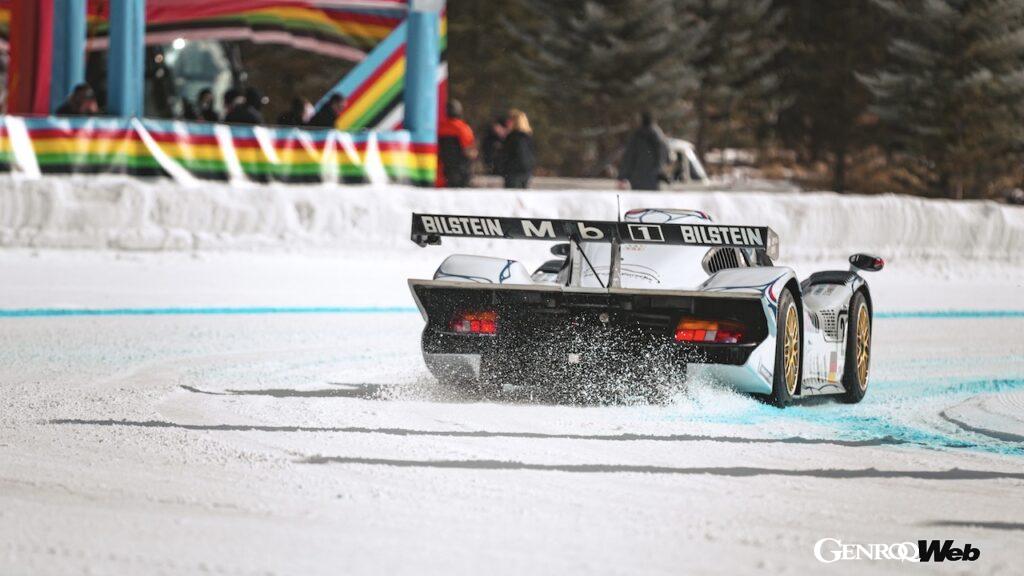 「アイスレースでル・マン24時間ウイナー「ポルシェ 911 GT1」が見事な雪上ドリフトを披露」の10枚目の画像