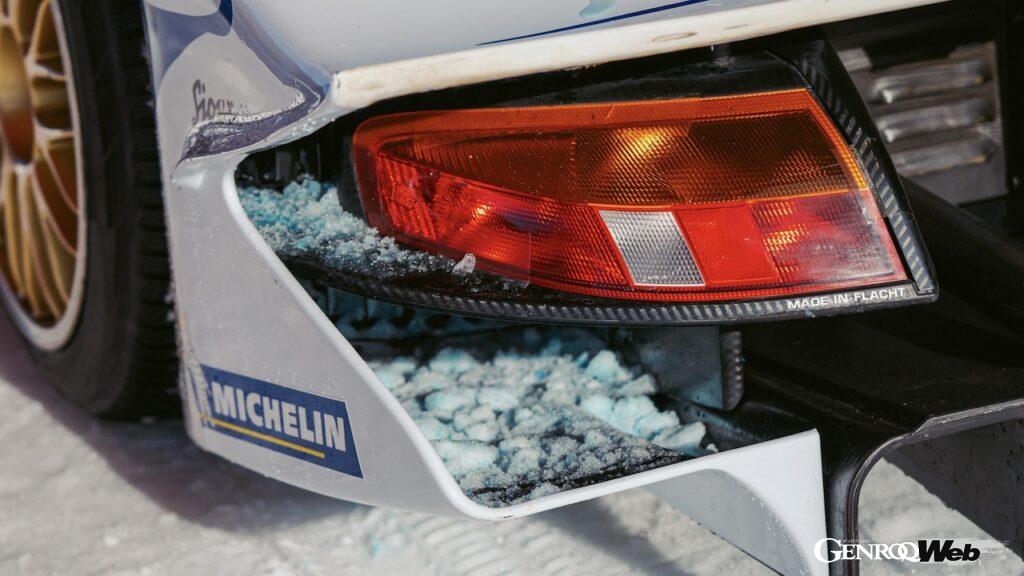 「アイスレースでル・マン24時間ウイナー「ポルシェ 911 GT1」が見事な雪上ドリフトを披露」の2枚目の画像