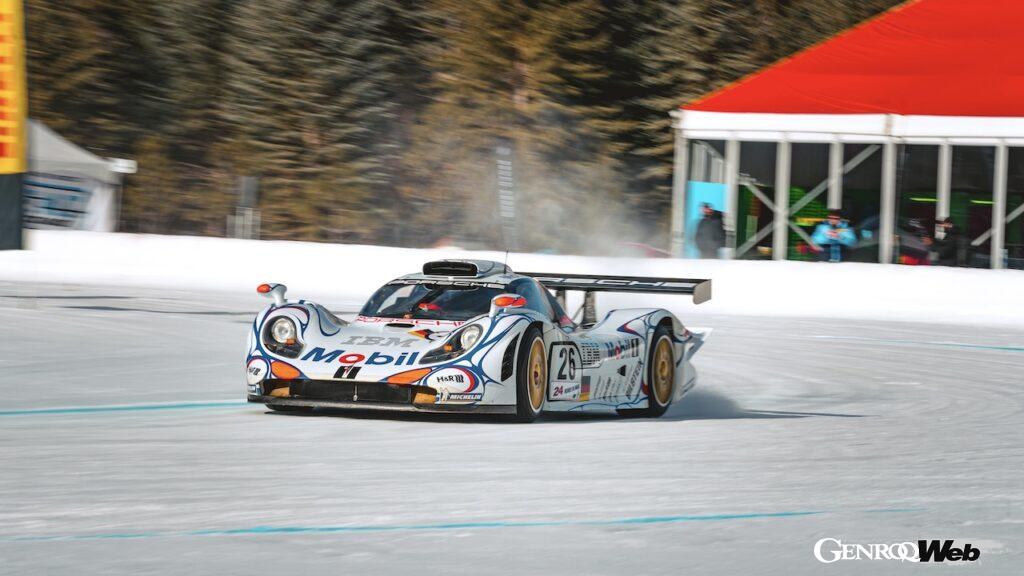「アイスレースでル・マン24時間ウイナー「ポルシェ 911 GT1」が見事な雪上ドリフトを披露」の4枚目の画像