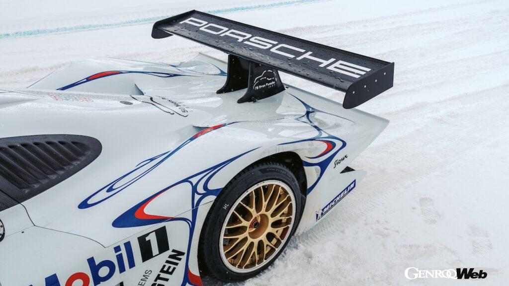 「アイスレースでル・マン24時間ウイナー「ポルシェ 911 GT1」が見事な雪上ドリフトを披露」の8枚目の画像