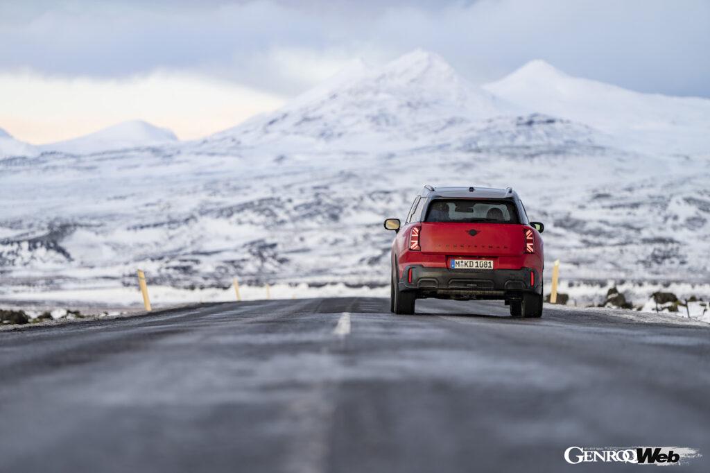 「「MINI カントリーマン S ALL4」がアイスランドに上陸「極寒の火山地帯で走破性能を発揮」」の6枚目の画像