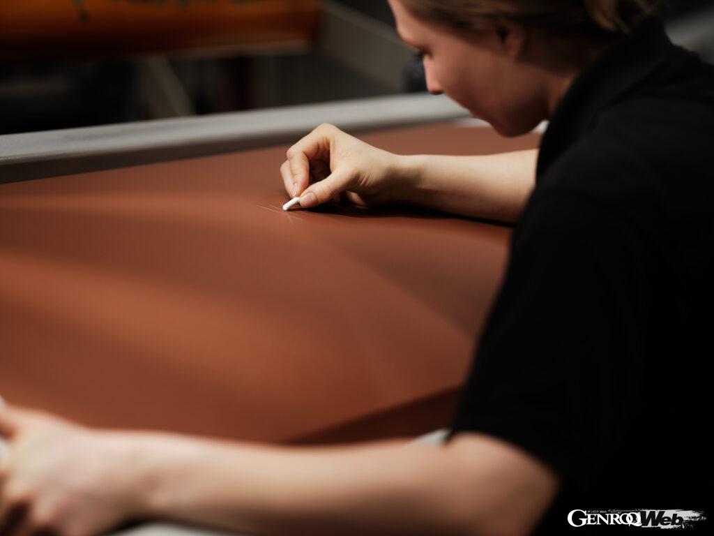「最新ロールス・ロイスの「アルカディアドロップテイル」は世界に1台のロードスター「ウッドセクション製作に8000時間」【動画】」の17枚目の画像