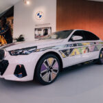 「BMWがボディカラーがデジタルに変化する「i5 フロウ ノストカーナ」を公開「1991年のアートカーをオマージュ」【動画】」の20枚目の画像ギャラリーへのリンク