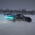 「フル電動レーシングポルシェ「GT4 eパフォーマンス」が北極圏でパフォーマンス発揮「新たにドリフト機能を追加」」の15枚目の画像ギャラリーへのリンク