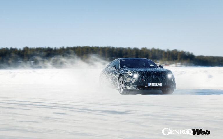 厳重にカモフラージュが施された状態で、スウェーデンにおける寒冷地テストを行った「AMG.EA」。
