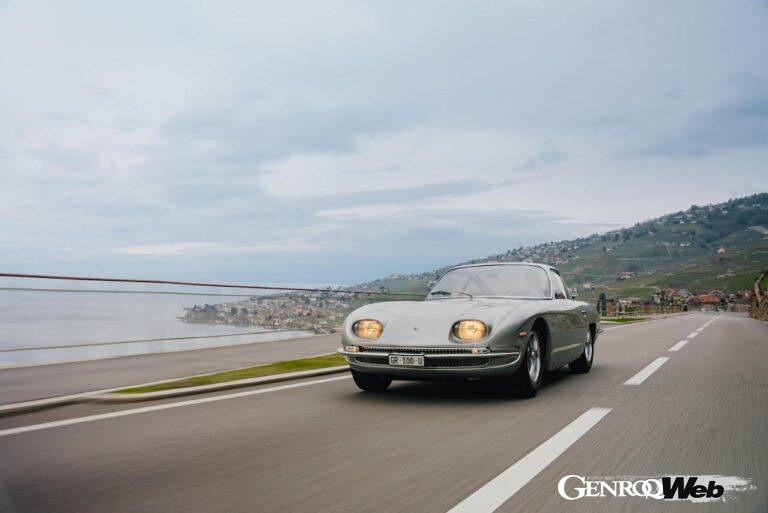 ランボルギーニ・ポロストリコでレストアされた「ランボルギーニ 350 GT」生産2号車の走行シーン。