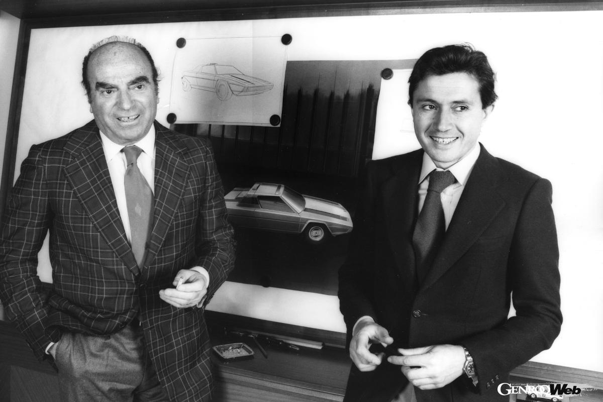 1976年、ヌッチオ・ベルトーネ（左）と当時38歳のガンディーニ（右）＜photo：Museo Nazionale Automobile Torino＞