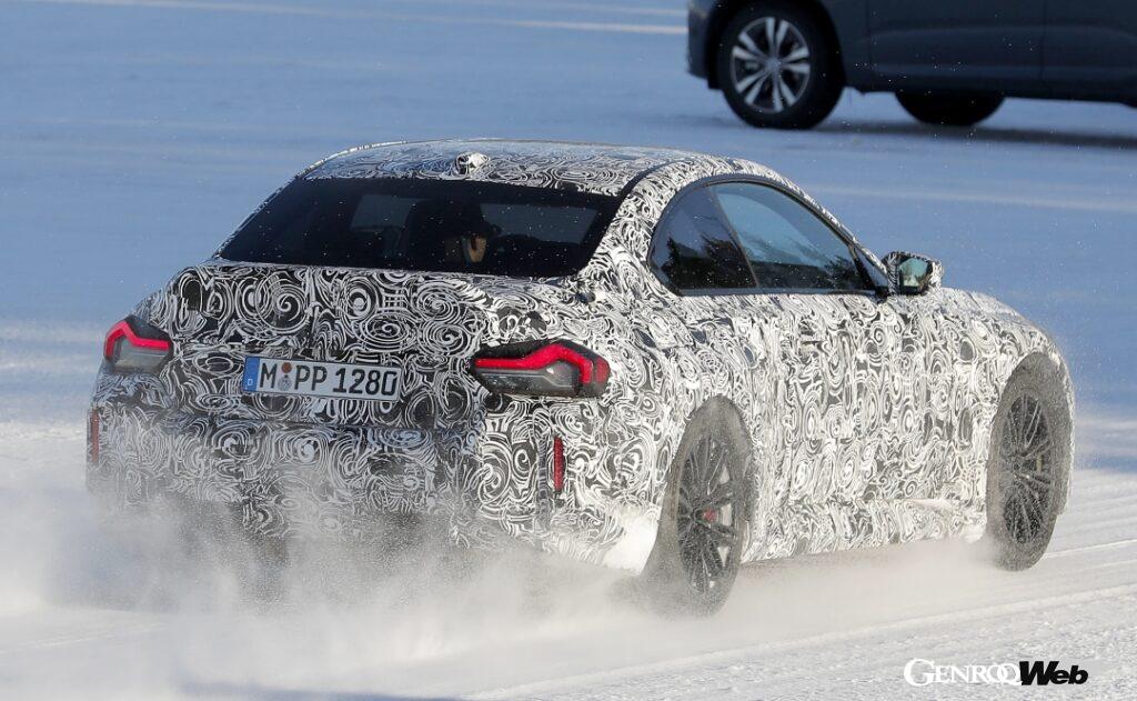 「BMW M2 CS」の新型が北極圏近くでウインターテストを行っている様子を目撃した。