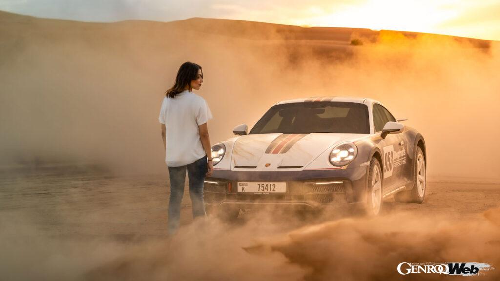 「F1参戦の期待がかかるアムナ・アル・クバイシが故郷UAEの砂漠を「ポルシェ 911 ダカール」で疾走【動画】」の1枚目の画像