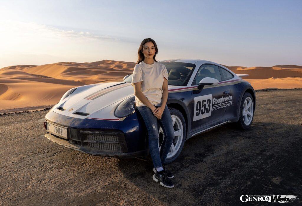 UAEのタル・モリーブ砂漠において、アムナ・アル・クバイシが、ポルシェ 911 ダカールをドライブした。