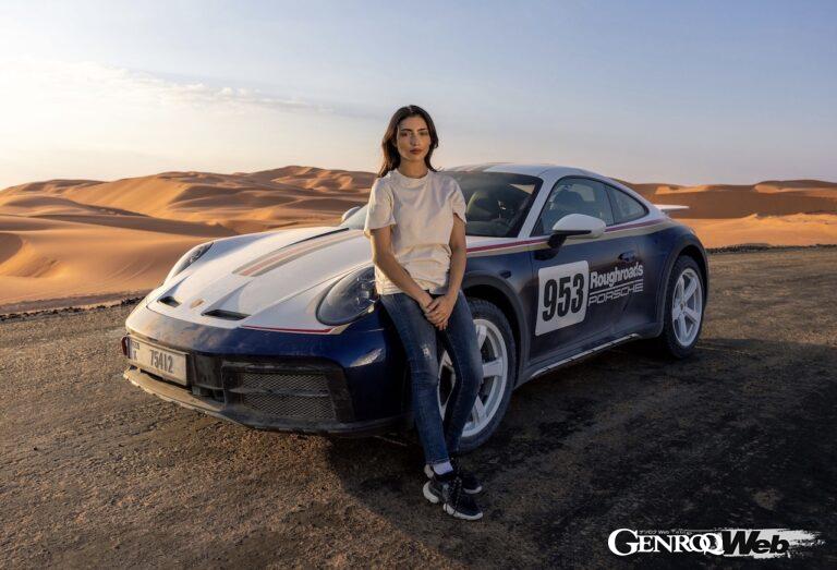 UAEのタル・モリーブ砂漠において、アムナ・アル・クバイシが、ポルシェ 911 ダカールをドライブした。