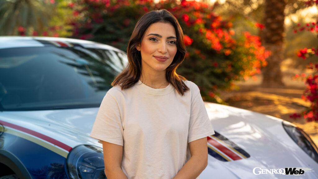 「F1参戦の期待がかかるアムナ・アル・クバイシが故郷UAEの砂漠を「ポルシェ 911 ダカール」で疾走【動画】」の4枚目の画像