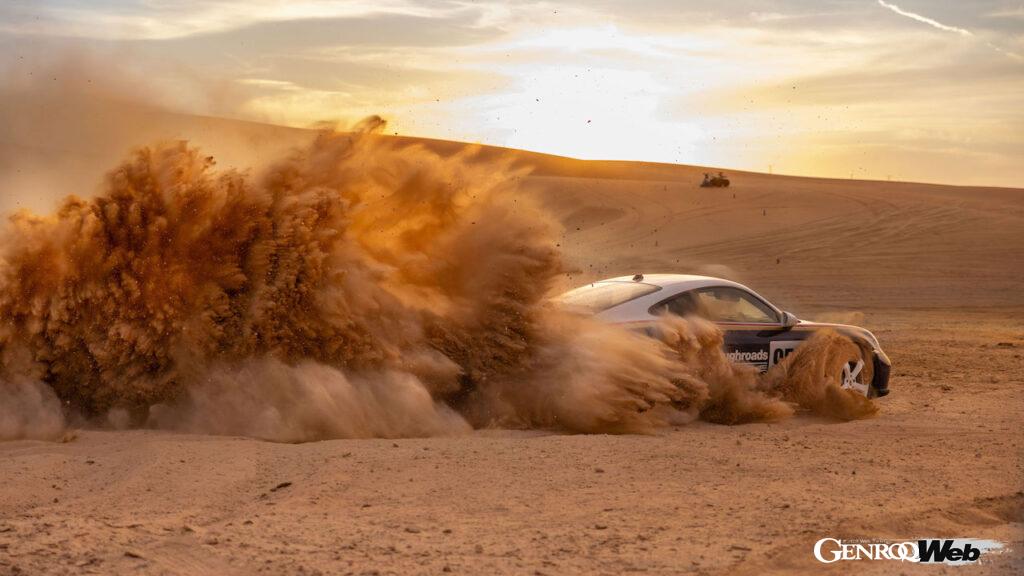 「F1参戦の期待がかかるアムナ・アル・クバイシが故郷UAEの砂漠を「ポルシェ 911 ダカール」で疾走【動画】」の7枚目の画像