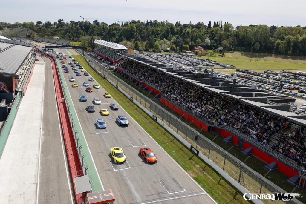 「新旧ランボルギーニ360台が集結した「ランボルギーニ・アリーナ」がイモラ・サーキットで初開催【動画】」の2枚目の画像