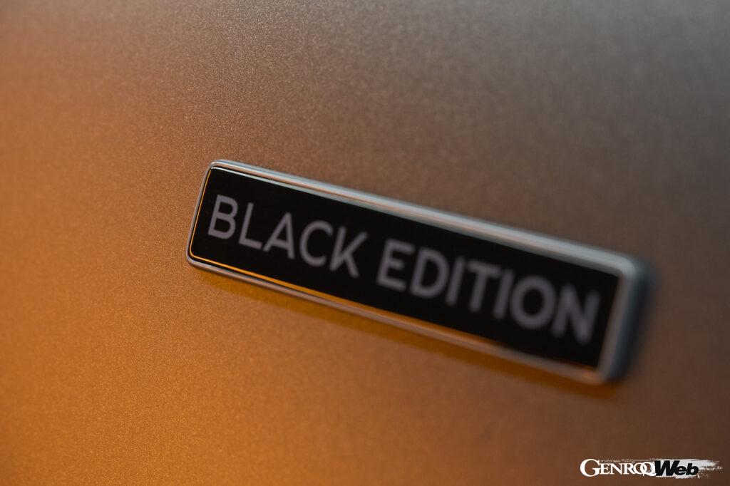 「史上初の黒エンブレムを採用した「ベンテイガ S ブラックエディション」がデビュー【動画】」の9枚目の画像
