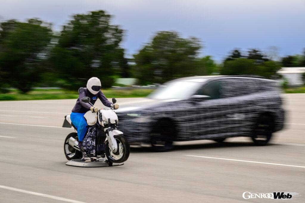 「数週間後にワールドプレミアされる4代目「BMW X3」が南仏ミラマスで最終テストを完了」の32枚目の画像
