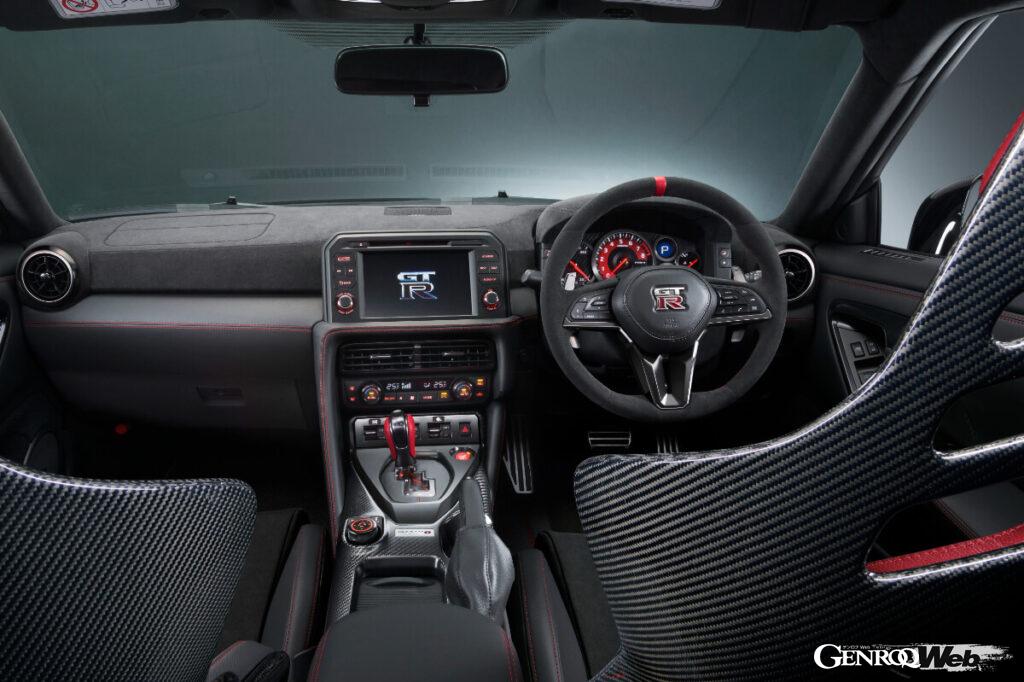 「最新「日産 GT-R」は「ポルシェ 911」にどこまで肉薄したか最強グレードでスペック比較」の8枚目の画像
