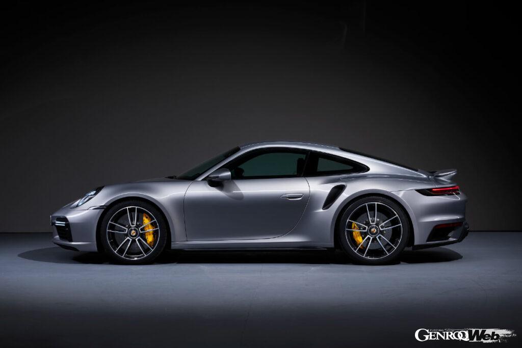 「最新「日産 GT-R」は「ポルシェ 911」にどこまで肉薄したか最強グレードでスペック比較」の5枚目の画像