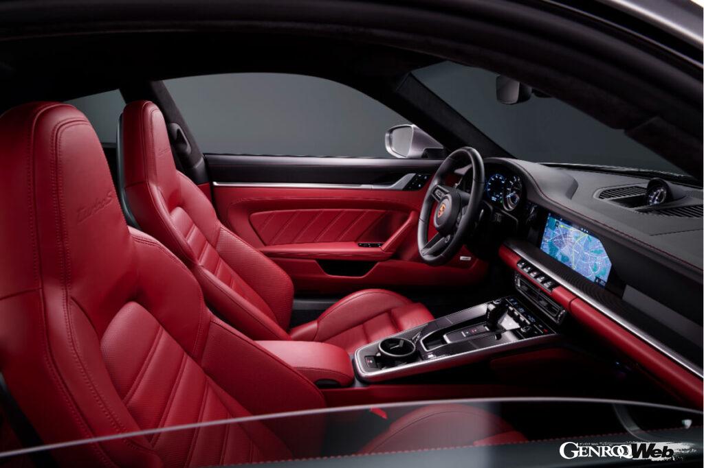 「最新「日産 GT-R」は「ポルシェ 911」にどこまで肉薄したか最強グレードでスペック比較」の6枚目の画像