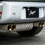 「英国車の気品を引き立てるカーンデザインのホイールを装着した「ランドローバー ディフェンダー90」」の4枚目の画像ギャラリーへのリンク