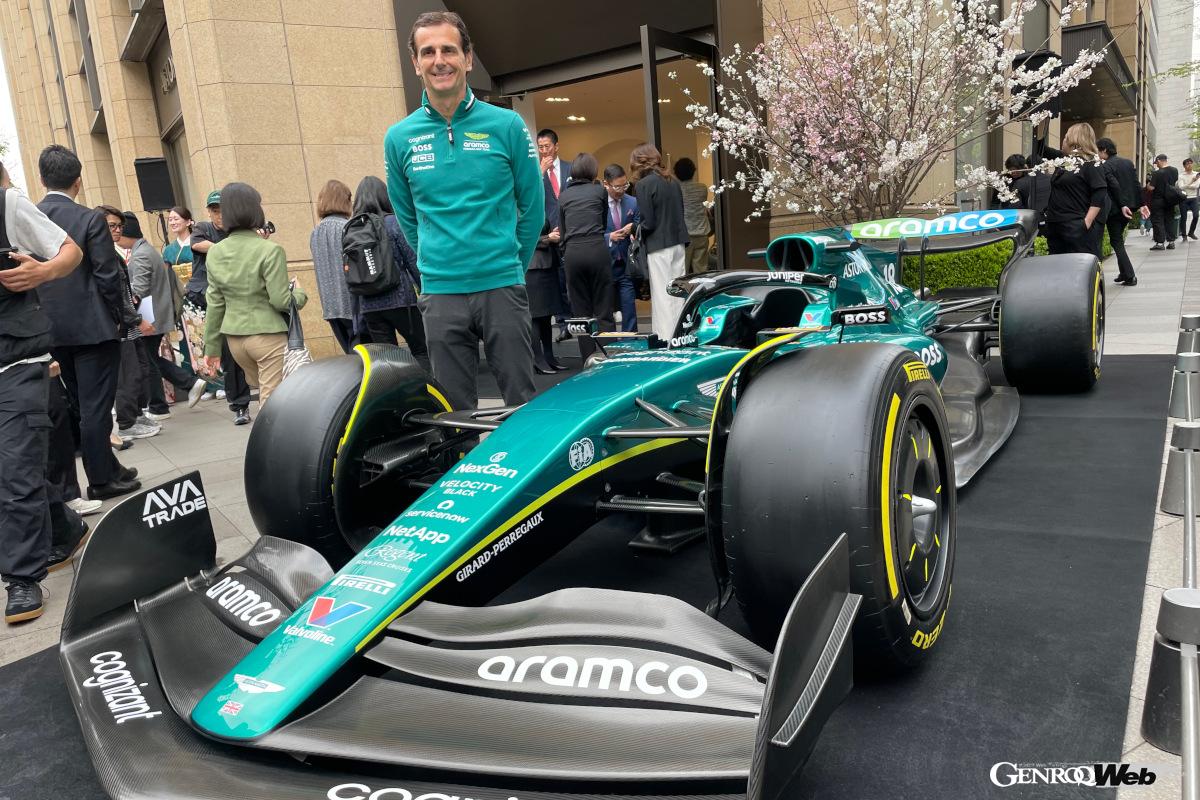 元F1ドライバーで現在アストンマーティンF1チームのアンバサダーを務めるペドロ・デ・ラ・ロサ。週末の日本GPの前に内覧会で祝辞を述べた。