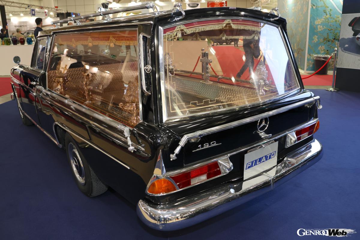 「ピラート」は1963年メルセデス・ベンツ190をベースにした製作第1号車も展示した。