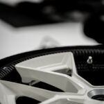 「タンデム型ハイブリッドハイパースポーツ「ジンガー 21C エル・ミラージュ」がデビュー「アフターバーナーをイメージ」」の4枚目の画像ギャラリーへのリンク