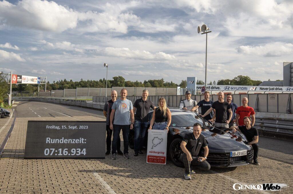 テストプログラムには、ニュルブルクリンク・ノルドシュライフェでの走行も含まれており、現行モデルを8.7秒上まわる、7分16秒934のラップタイムを記録した。