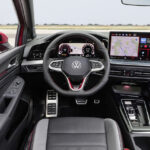 「改良新型「フォルクスワーゲン ゴルフ GTI」が欧州で販売開始「内外装をアップデートして最高出力265PSを発揮」」の13枚目の画像ギャラリーへのリンク