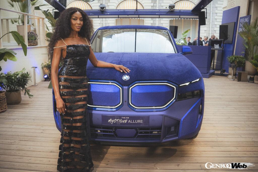「ナオミ・キャンベルとコラボした「BMW XM ミスティーク アリュール」が纏うウルトラマリンのベルベット」の10枚目の画像