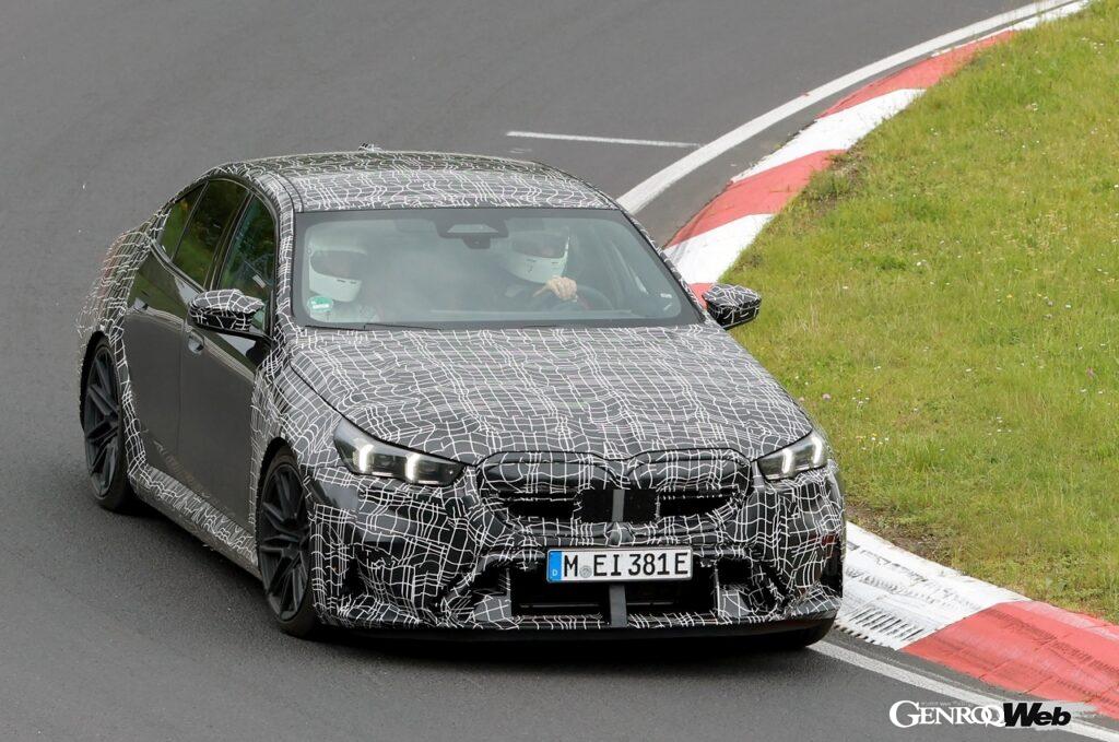 「【スクープ！】 BMW史上最速を目指して新型「M5セダン」がニュルブルクリンクを精力的に走りこみ」の1枚目の画像
