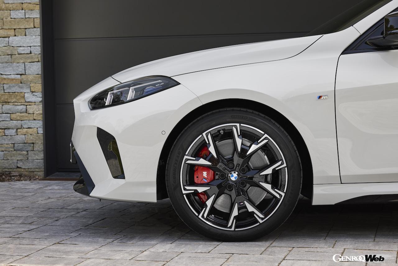 「新型「BMW 1シリーズ」がデビュー「待望の48Vマイルドハイブリッド導入するなど幅広いパワートレイン展開」」の34枚めの画像
