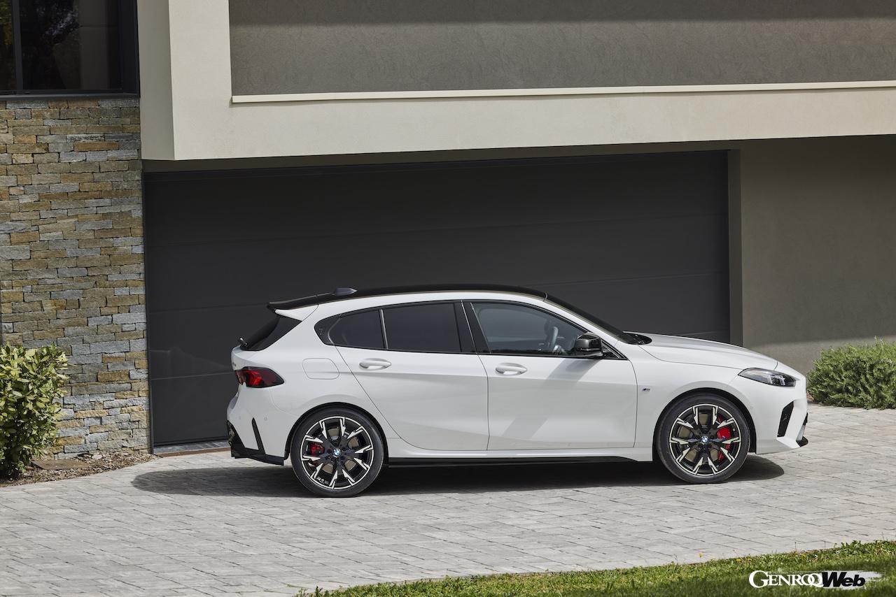 「新型「BMW 1シリーズ」がデビュー「待望の48Vマイルドハイブリッド導入するなど幅広いパワートレイン展開」」の30枚めの画像