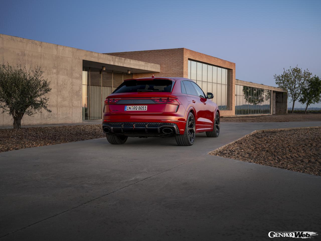 「アウディSUV史上最強を誇る「RS Q8 パフォーマンス」がデビュー「ニュルで市販SUV最速7分36秒698を記録」」の15枚めの画像