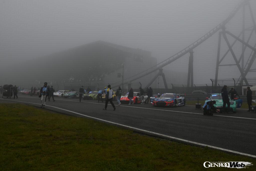 「「濃霧と煙」波乱のレースとなった2024年ニュルブルクリンク24時間耐久レースの顛末」の10枚目の画像