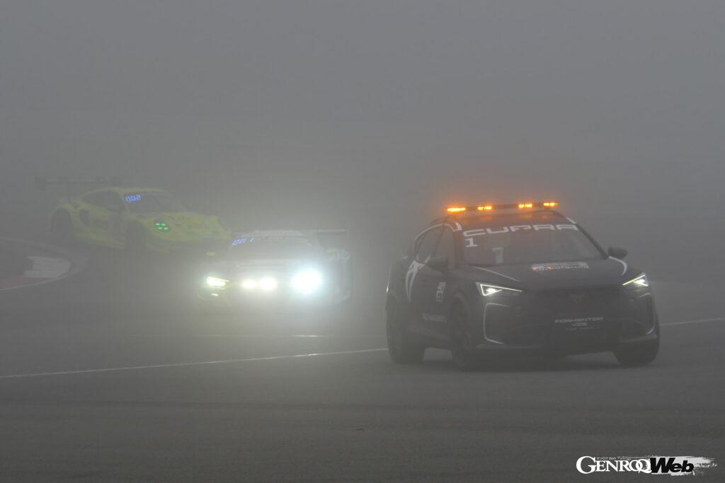 「「濃霧と煙」波乱のレースとなった2024年ニュルブルクリンク24時間耐久レースの顛末」の4枚目の画像