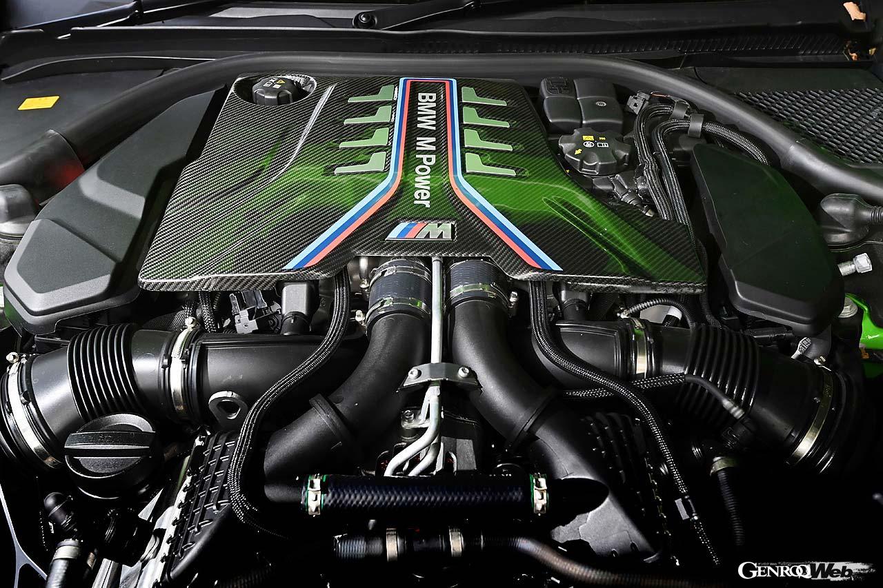 BMW M8は4.4リッターV8ツインターボを搭載。最高出力は625PS/6000rpm、最大トルクは750Nm/1800～5860rpm。こちらもサーキットでの高回転・高負荷走行を意識したセッティングとなる。