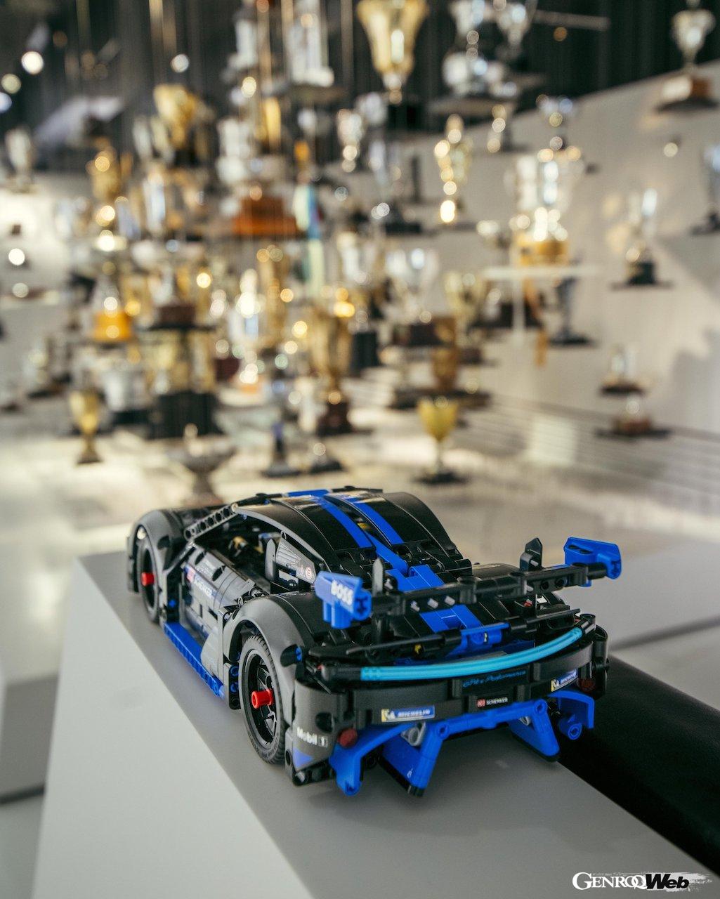 「精巧なメカニズムの「レゴ テクニック ポルシェ GT4 eパフォーマンス」が登場「ラジコンとして走行も」」の17枚めの画像