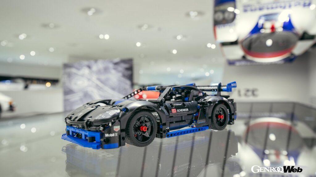 実際のモデルの技術的なハイライトをレゴで再現した「レゴ テクニック ポルシェ GT4 eパフォーマンス」。